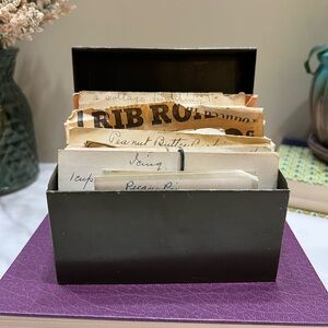 Vintage Recipe Box With Handwritten & Clipped Recipes Retro Grandma Cottagecore